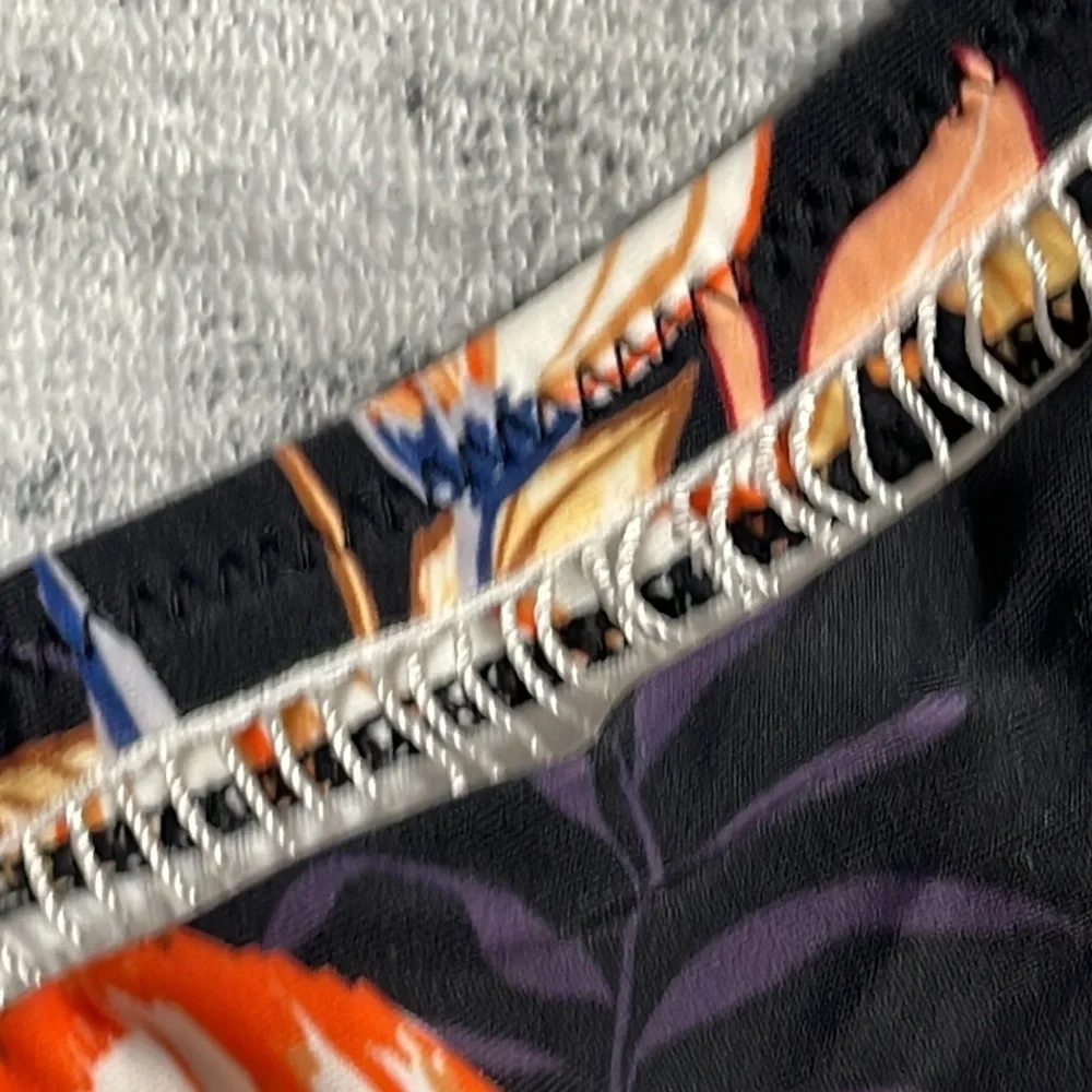 NWT women’s floral swim bottoms S